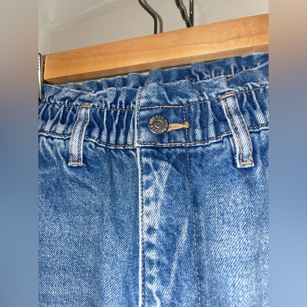 BDG High-waisted Mom Jeans w/ Cinched Waistband